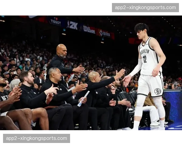 篮网年轻阵容末节轰41分，无压力环境下展现进攻潜力但防守缺失